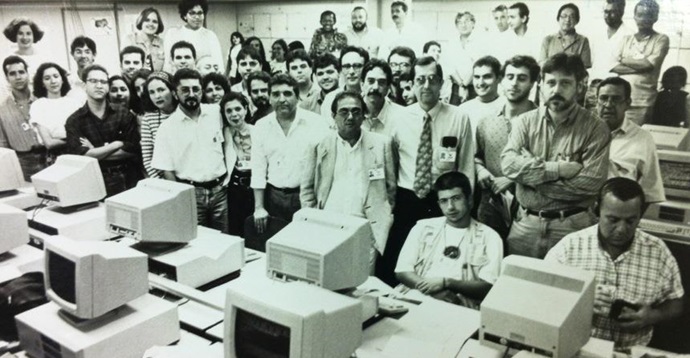 Antiga foto da Redação do JC, com Eduardo Lemos (de gravata)