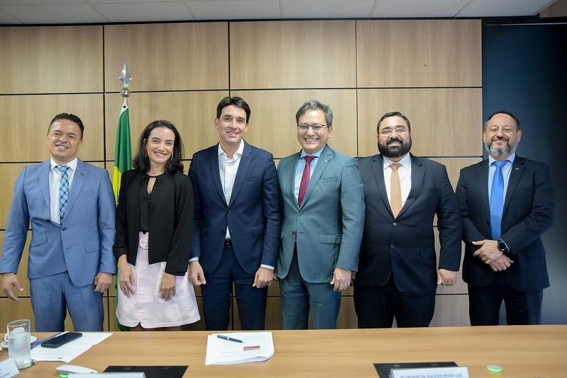 Ministro Silvio Filho, de Portos e Aeroportos, firmou parceria com a Receita Federal
