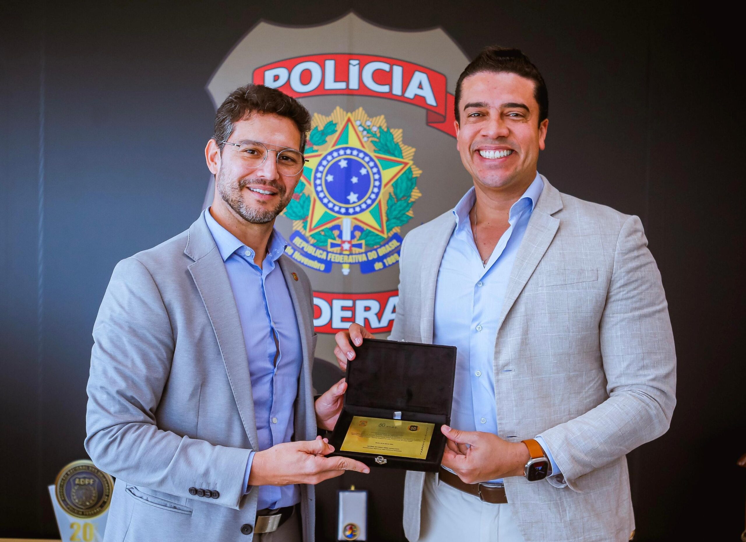 O prefeito Rodrigo Pinheiro recebeu homenagem da Polícia Federal