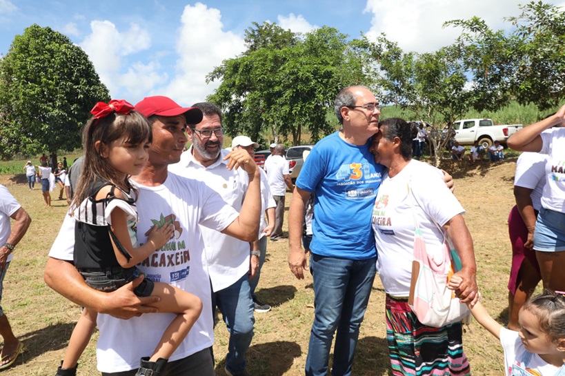 Prefeito Mano Medeiros entrega máquinas agrícolas em Jaboaatão Foto Chico Bezerra PJG