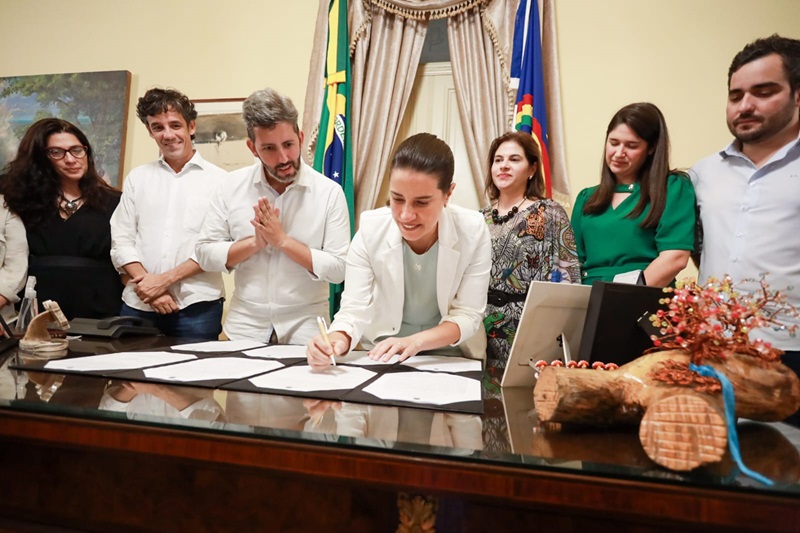 Raquel Lyra assinou os termos para a restauração de patrimônios culturais do Estado Foto: Américo Nunes/Vice-governadoria