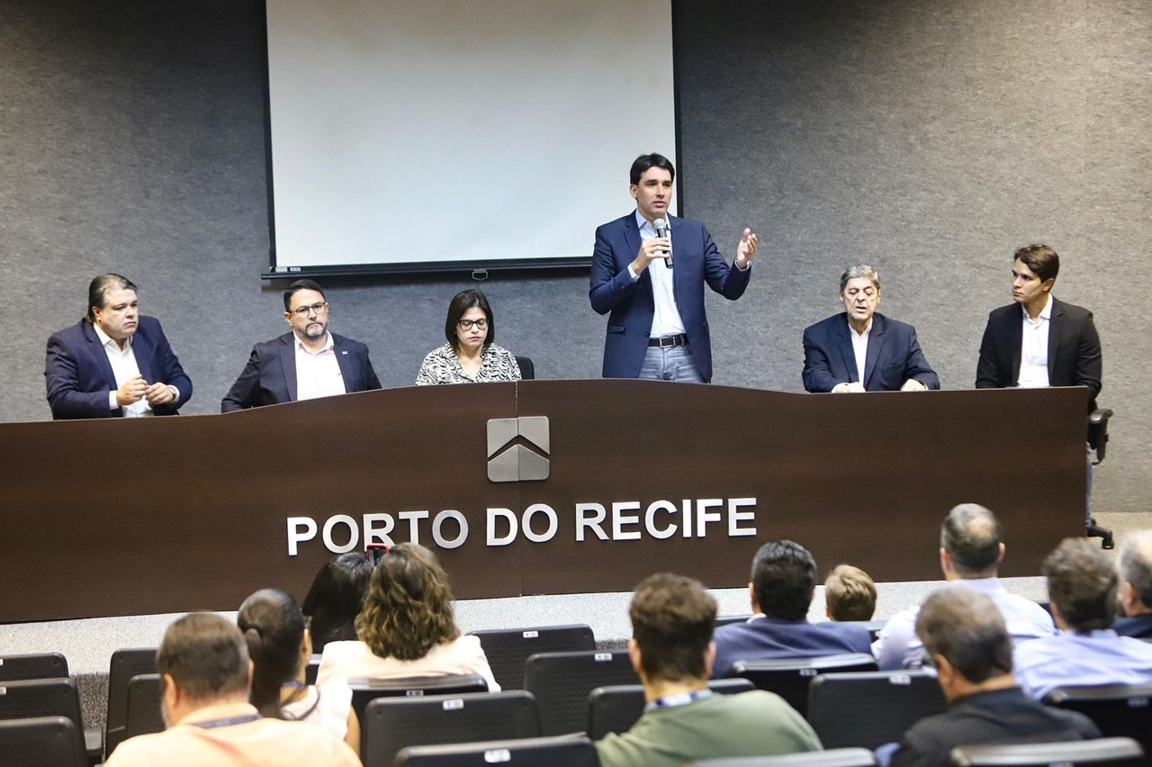 Em visita ao Porto do Recife, em maio, o ministro Silvio Filho havia anunciado que o leilão seria em agosto Foto Wesley D’Almeida