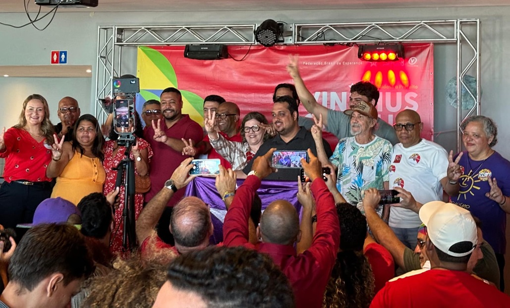 Pré-candidato do PT à Prefeitura de Olinda, Vinicius Castello reuniu nomes do PT e dos outros partidos de esquerda