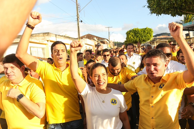 A governadora Raquel Lyra esteve em São Joaquim para reforçar a candidatura de Duguinha Lins Foto Ray Evllyn