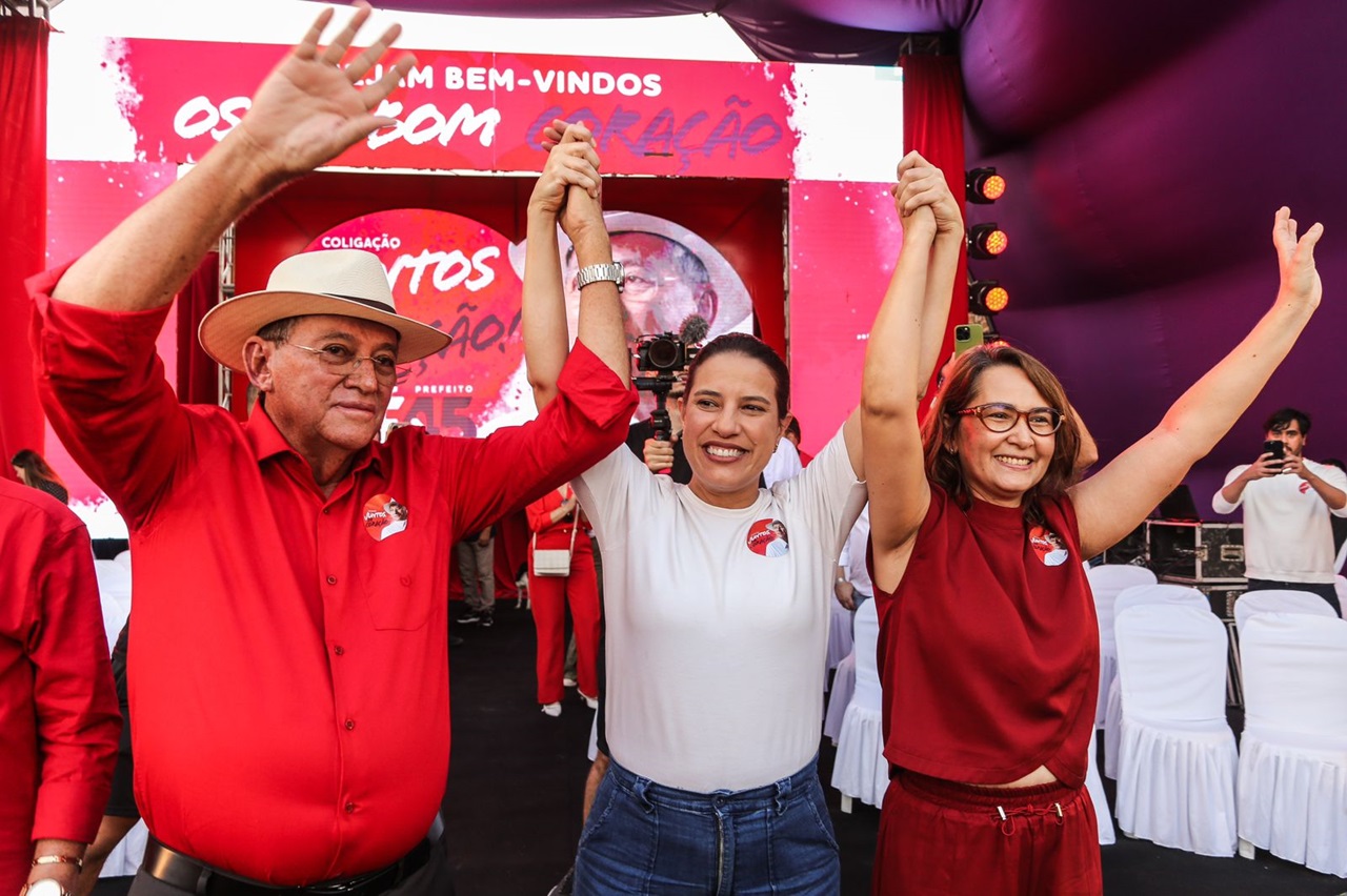 A governadora Raquel Lyra foi a São Bento do Una para dar seu apoio a Zé Almeida Foto Ray Evllyn Divulgação