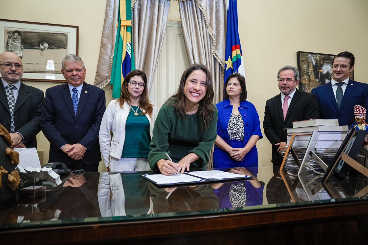 Governadora Raquel Lyra assinou acordo com TJPE sobre processos de execuções fiscais de até R$ 10 mil Foto: Janaína Pepeu/ Secom