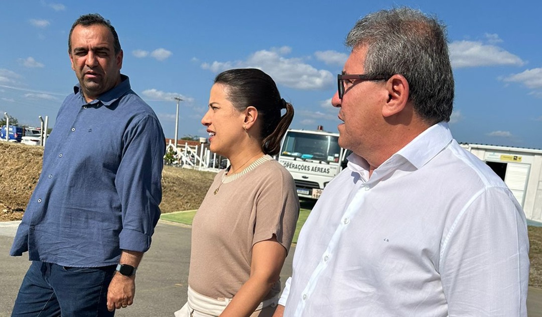 Luciano Duque, Raquel e o secretário Diogo Bezerra visitam o aeroporto de Serra Foto Divulgação