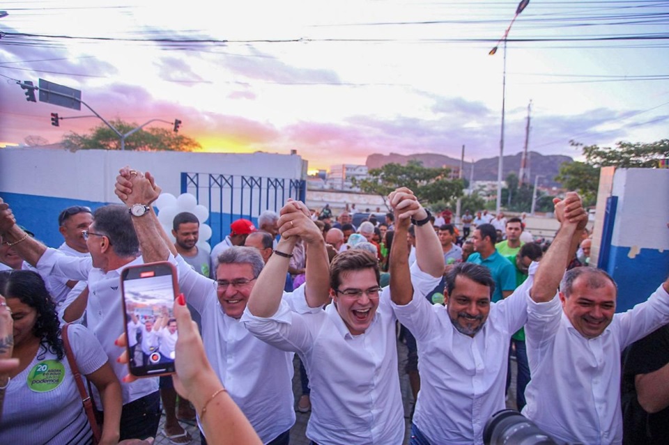 Miguel Duque (c) começou a sua caminhada prometendo fazer a política mais séria e comprometida dessa cidade Foto Divulgação