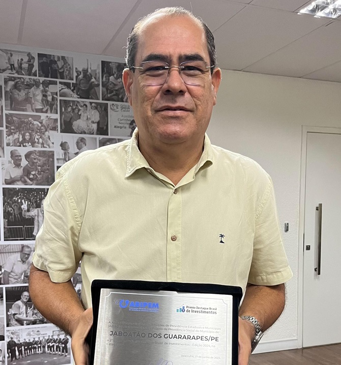 Prefeito de Jaboatão, Mano Medeiros, recebeu prêmio pelo JaboatãoPrev Foto: Charles Guedes/PJG.