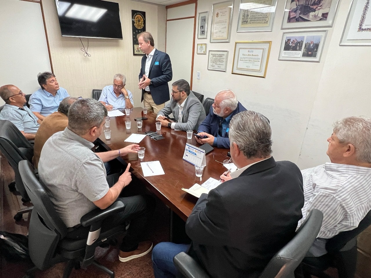 Antônio Moraes se reuniu com os presidentes da Copergás, Sindicombustíveis, Ipem; e o diretor-geral do Detran-PE Foto Leôncio Francisco