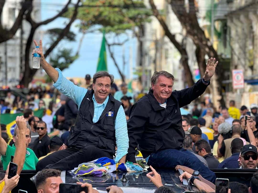 Bolsonaro e Gilson participaram de uma caminhada no Recife, mas o retorno eleitoral é dúvida, diante da apatia do eleitoral Foto Divulgação