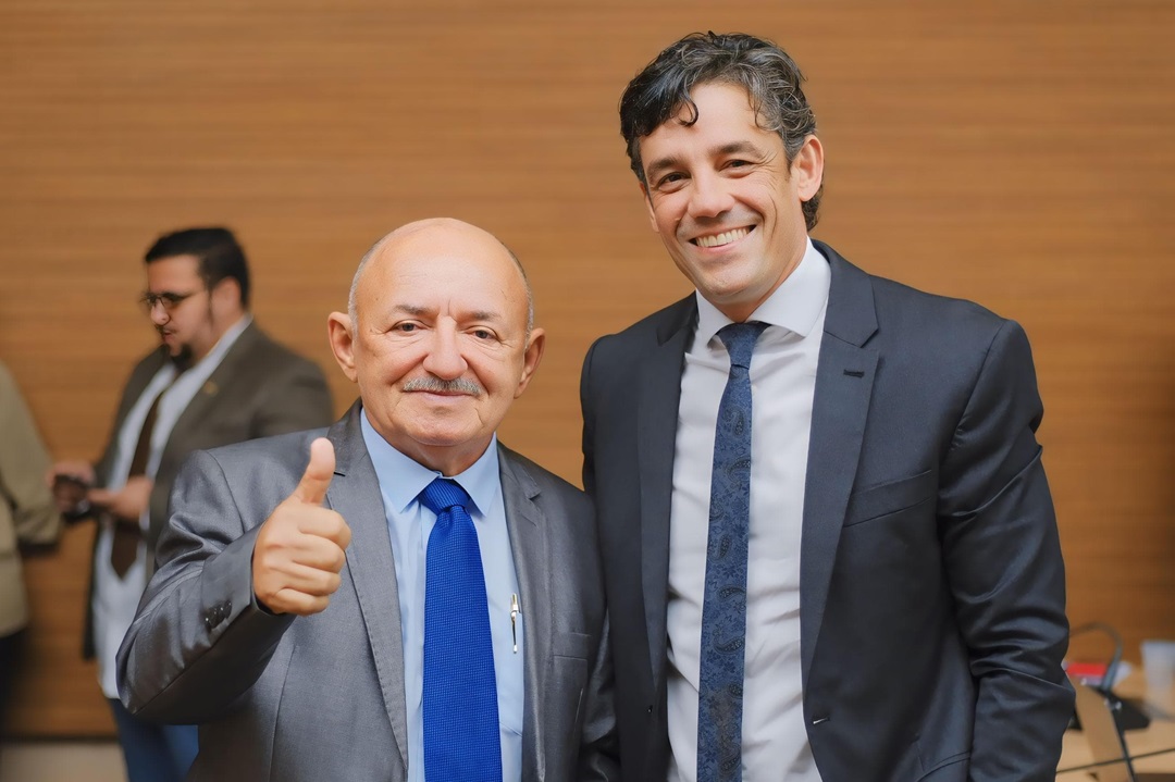 Daniel Coelho participou da posse de Maguari na Câmara do Recife Foto Arthur de Souza Divulgação