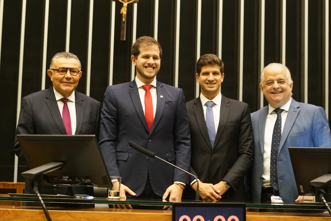 Filhos de Eduardo Campos, João e Pedro participaram da homenagem no Congresso Nacional