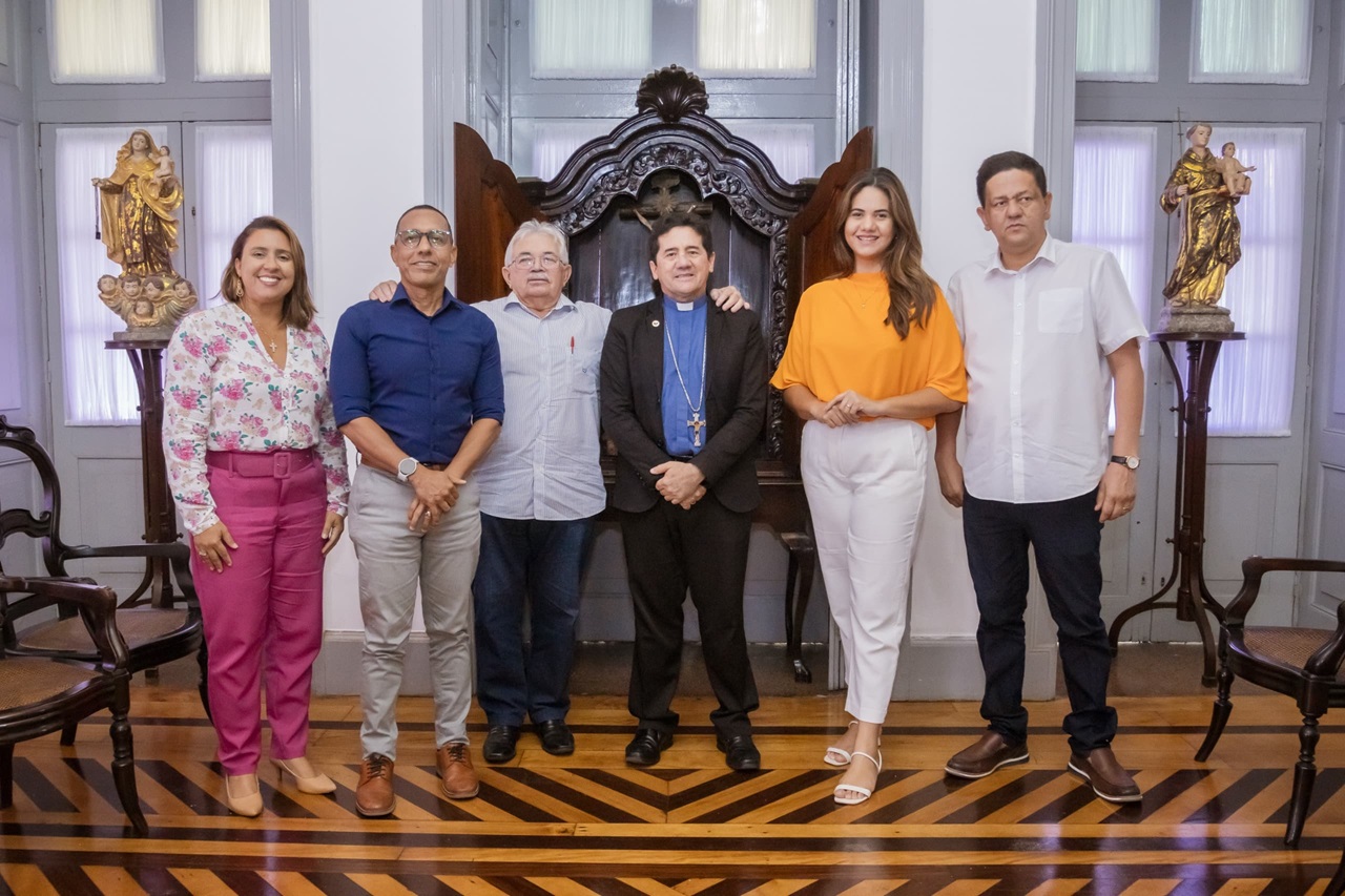 Mirella debateu turismo religioso com o arcebispo de Olinda e Recefe, Dom Paulo