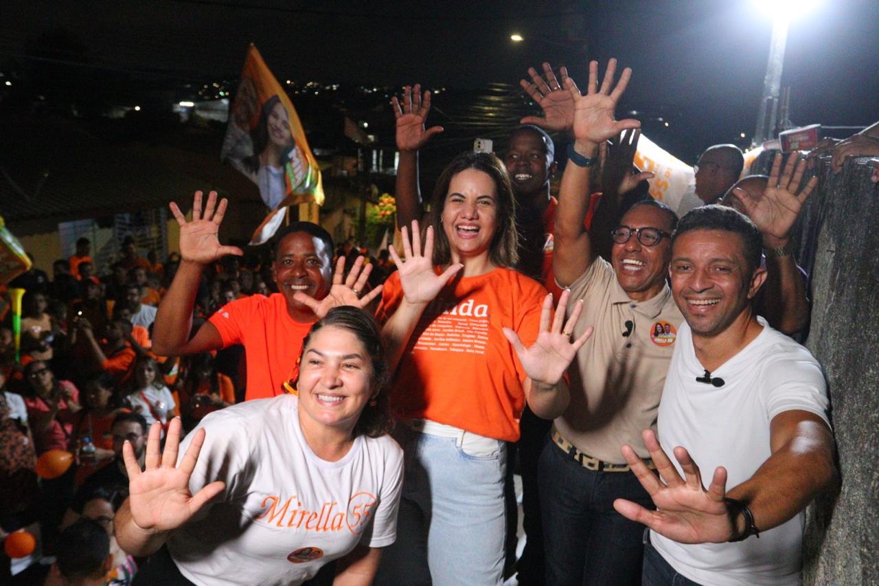 Mirella participou da caminhada ao lado do prefeito Professor Lupércio e do seu vice, Chiquinho