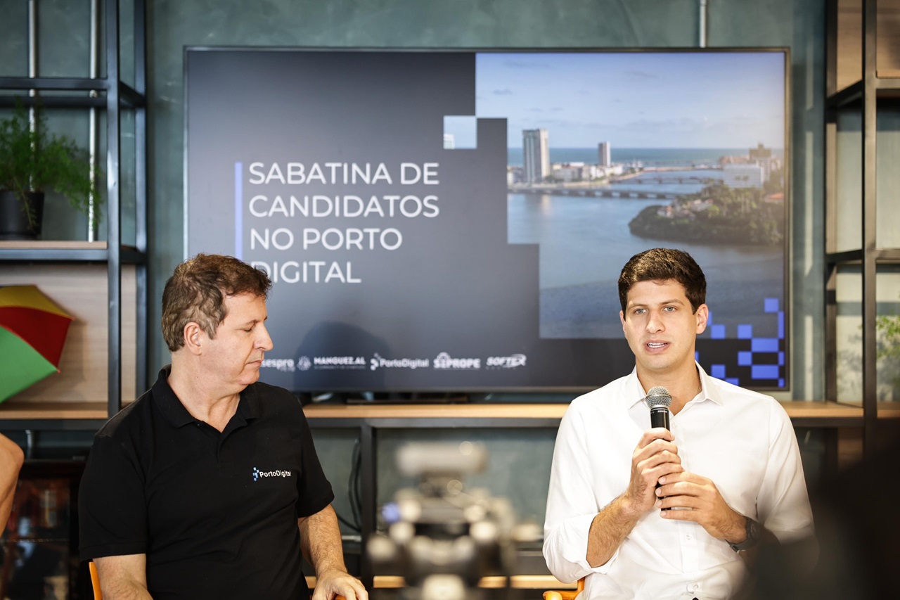 O prefeito e candidato à reeleição João Campos participou de sabatina no Porto Digital Foto Rodolfo Loupert Divulgação