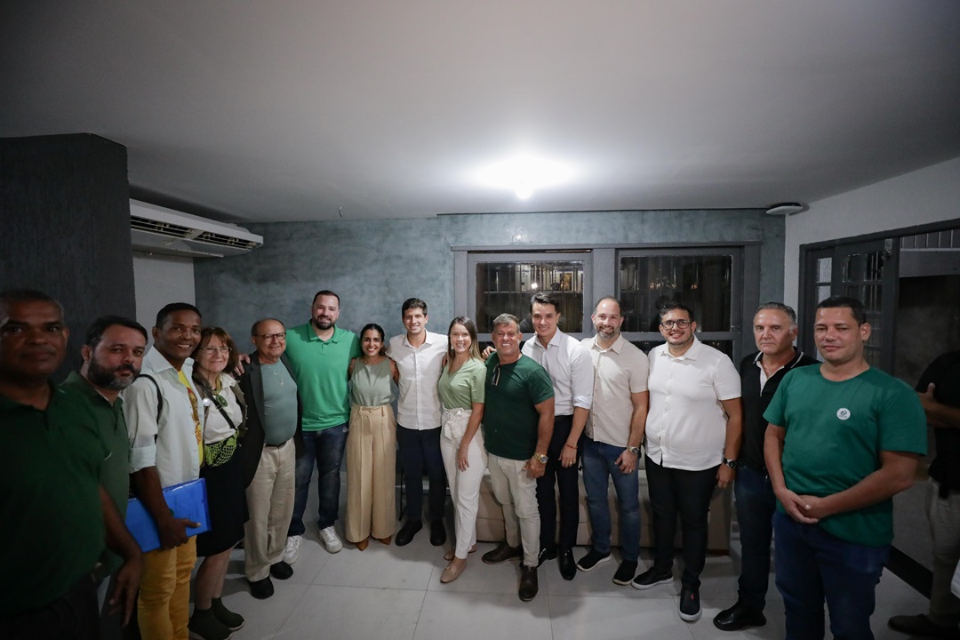 O prefeito e candidato à reeleição, João Campos, se reuniru com lideranças do PV