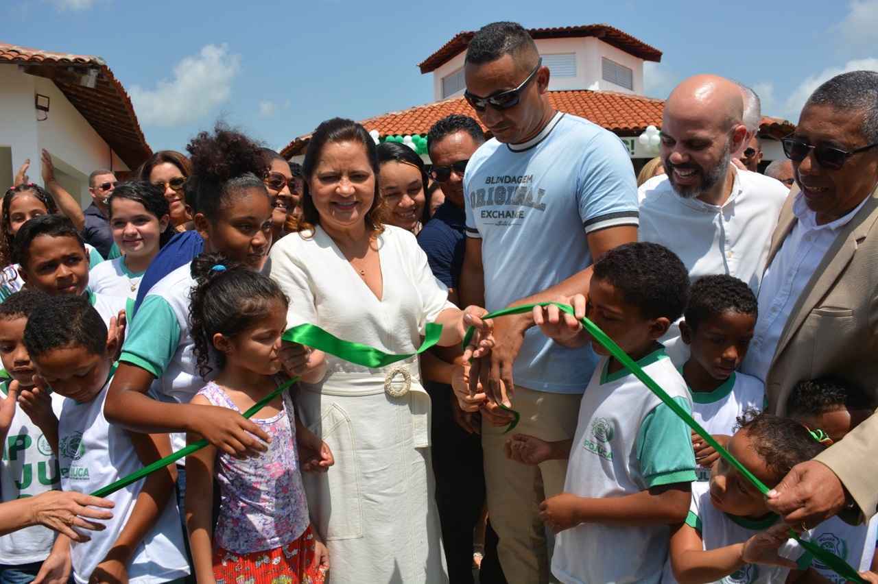 Prefeita Célia Sales inaugurou a nova escola de tempo intergral em Ipojuca Foto Divulgação