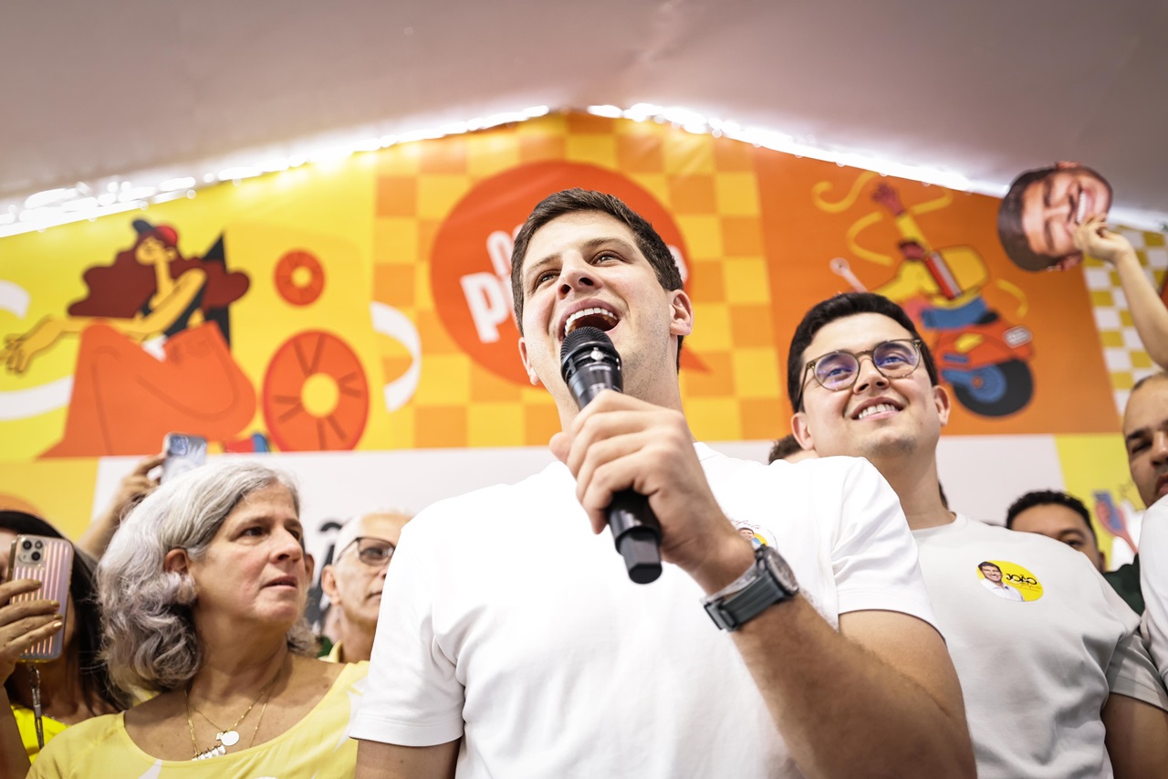 Prefeito e candidato à reeleição, João Campos respondeu sobre o PT e centrou o discurso no Recife Foto Rodolfo Roupert