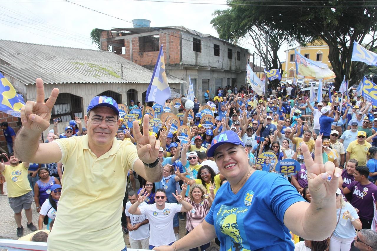 Prefeito e candidato à reeleição Mano Medeiros caminhoou pelas ruas da Muribeca Foto Divulgação