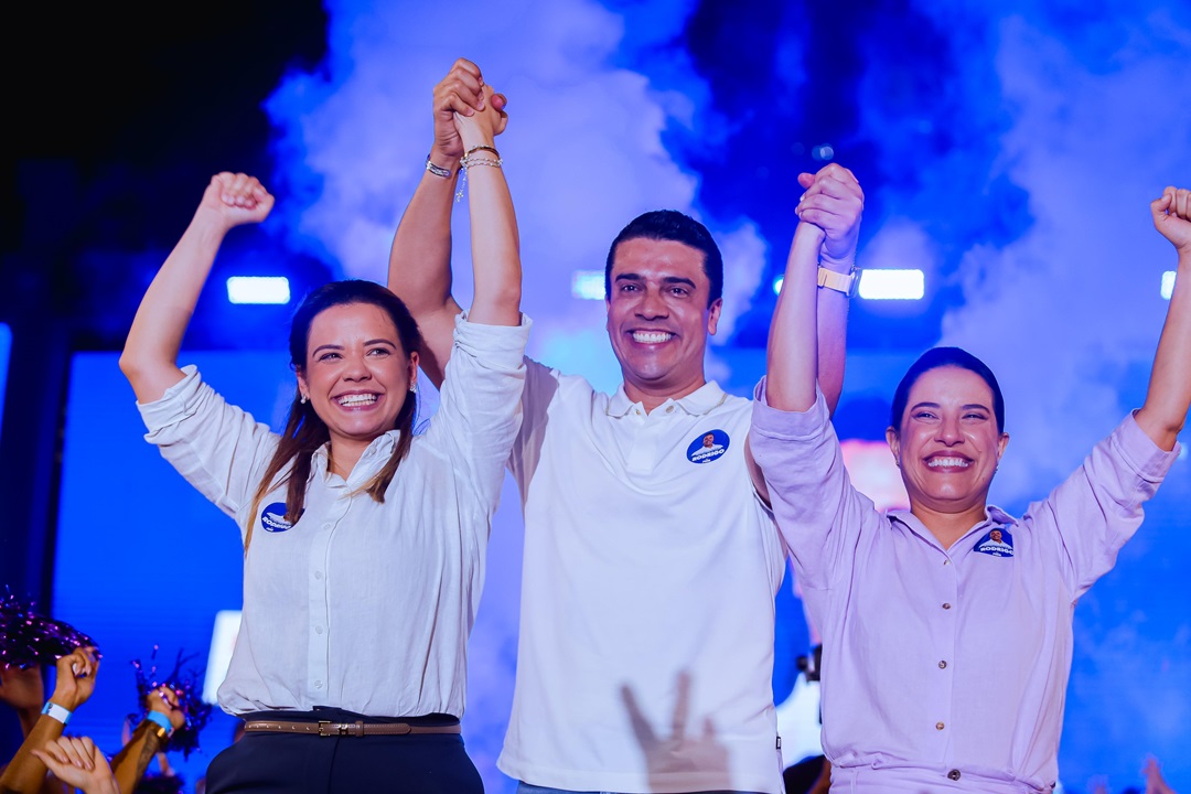 Prefeito e candidato à reeleição, Rodrigo `Pinheiro recebeu a governadora Raquel Lyra na convenção