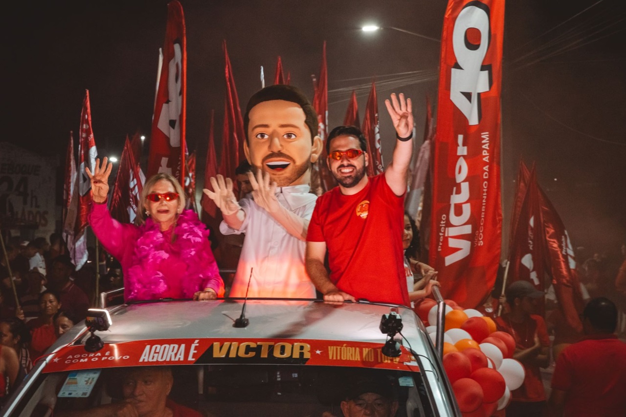 Victor e a sua vice, Socorrinho da Apami, fizeram carreata de 3 quilômetros Foto Divulgação