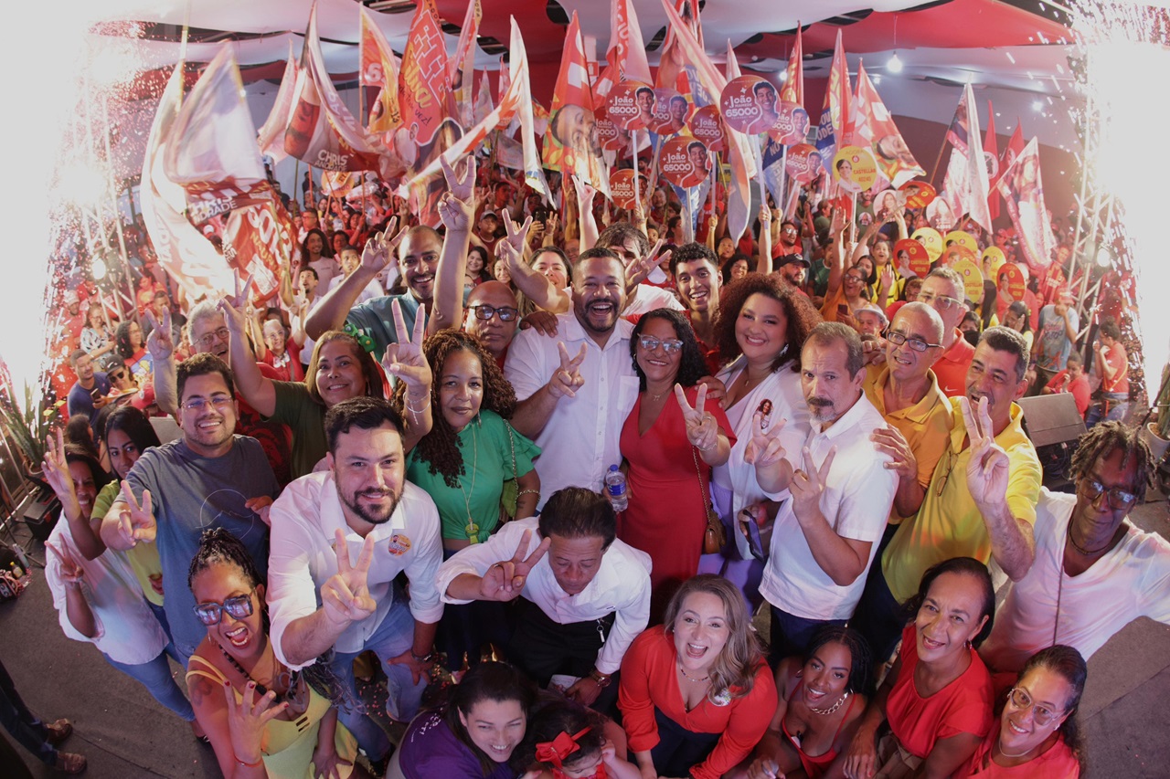 Vinicius Castello reuniu lideranças políticas e a militância para inaugurar o comitê em Olinda