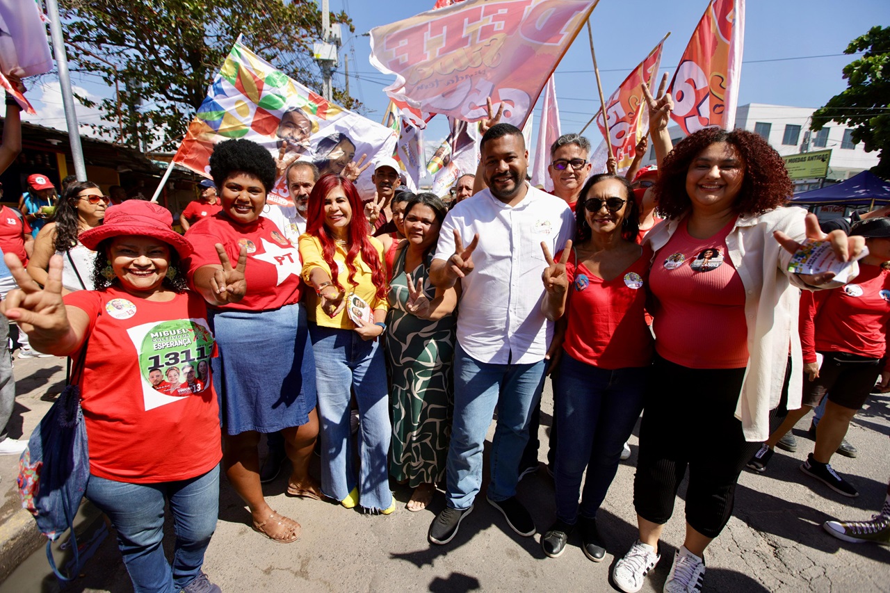 Vinicius Castello visitou a Feira de Rio Doce acompanhado em da deputada Gleide Ângelo Foto Charles Johnson Divulgação