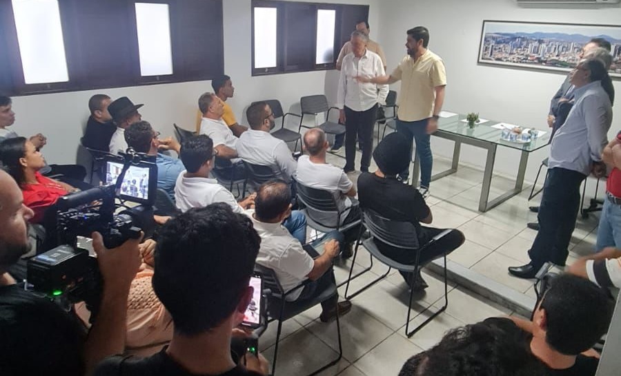 Zé Queiroz e Tonynho Rodrigues se reuniram com os candidatos do MDB à Câmara Foto