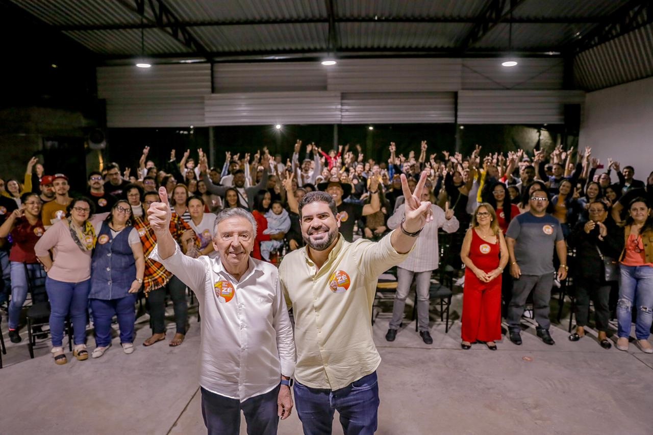 Zé Queiroz e Tonynho reuniram a militância para falar sobre as propostas de governo Foto Tiago Calazans Divulgação