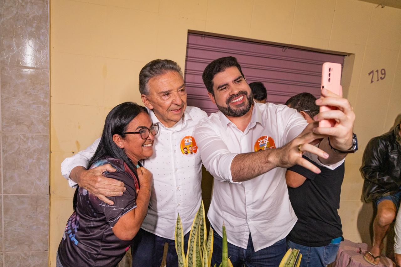 Zé Queiroz e seu vice Tonynho visitaram o bairro do Salgado Foto Divulgação