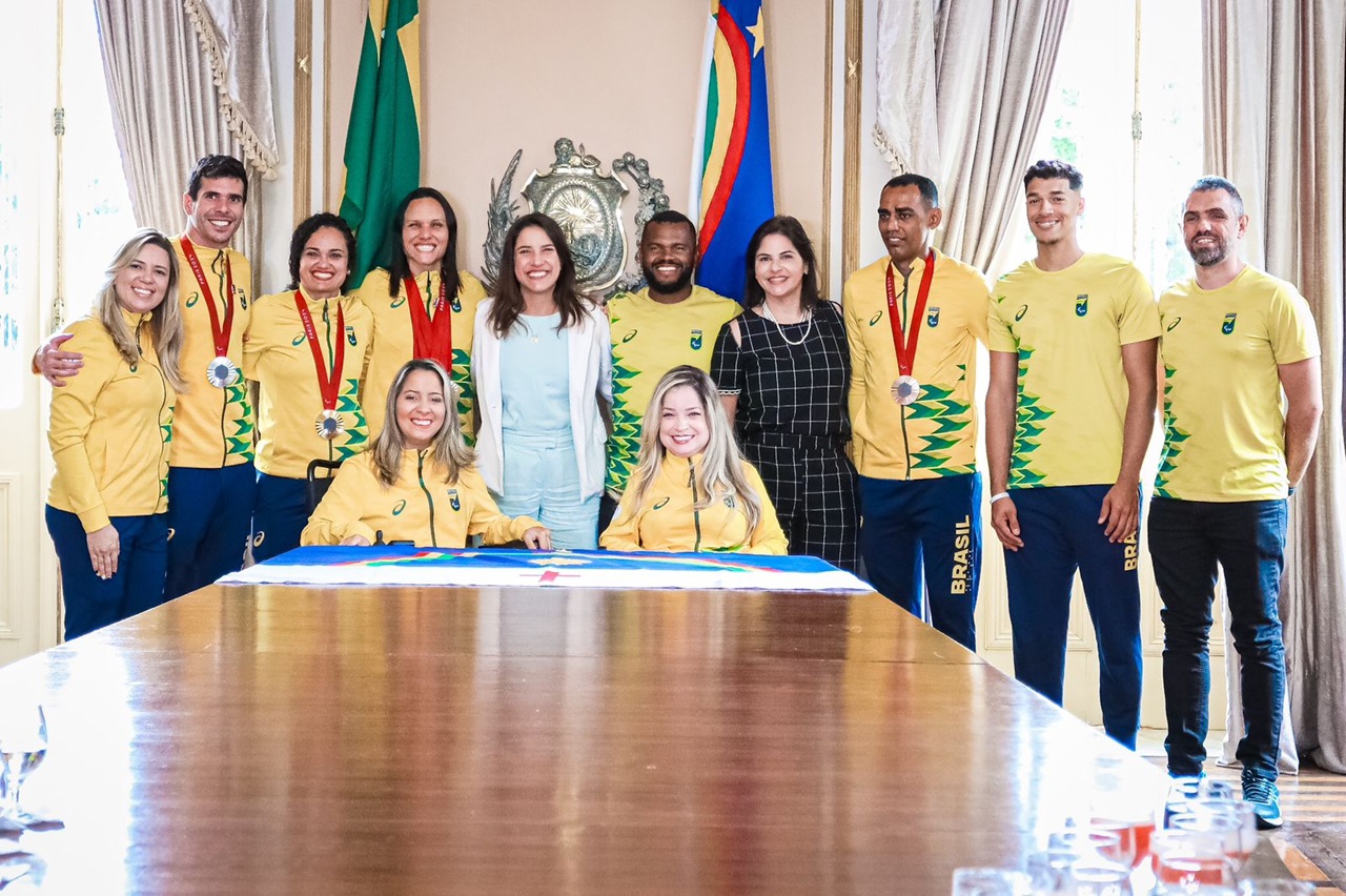 A governadora Raquel Lyra recebeu os atletas paraolímpicos pernambucanos no Palácio Foto: Janaina Pepeu/Secom