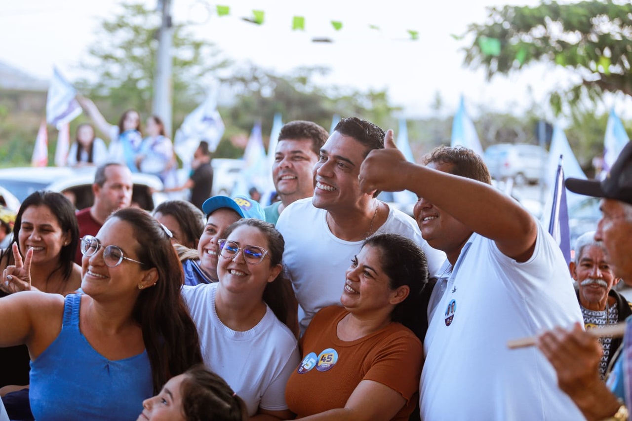 Candidato à reeleição em Caruaru, Rodrigo Pinheiro fez campanha no 3º distrito