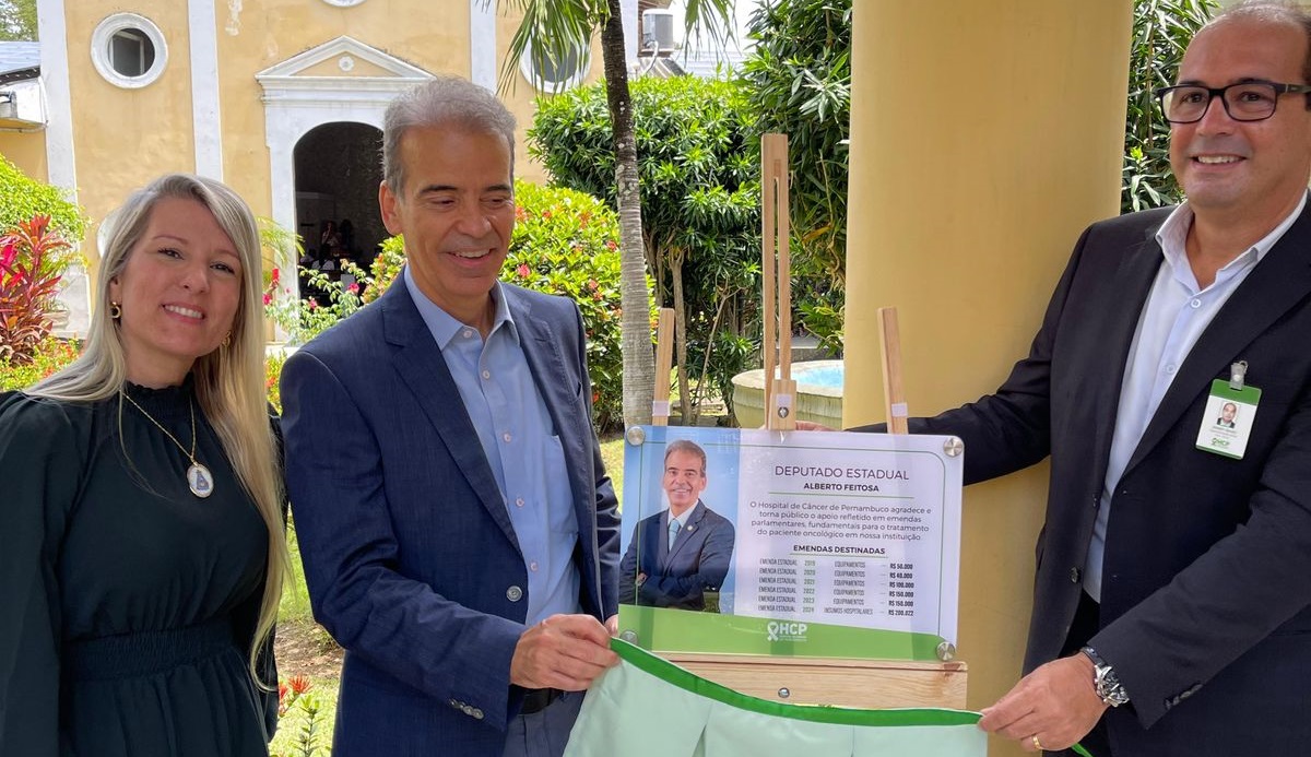 Deputado Alberto Feitosa recebeu homanagem pelo trabalho que realiza em favor do Hospital do Câncer