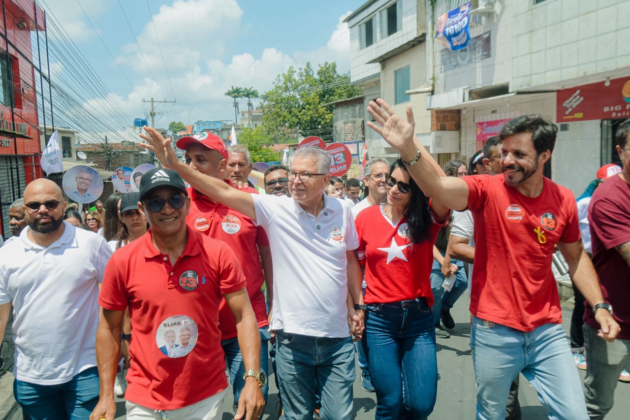 Elias caminhou pelos Curados e apresenou propostas para a região Foto Juan Rodrigues Divulgação