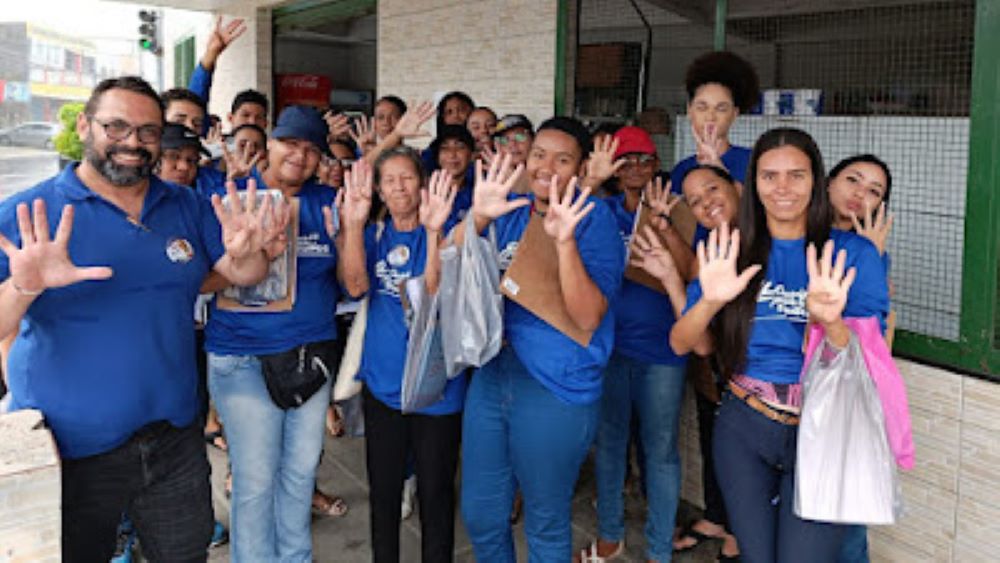 Equipes da campanha de Ramos percorrem as ruas de Paulista coletando informação