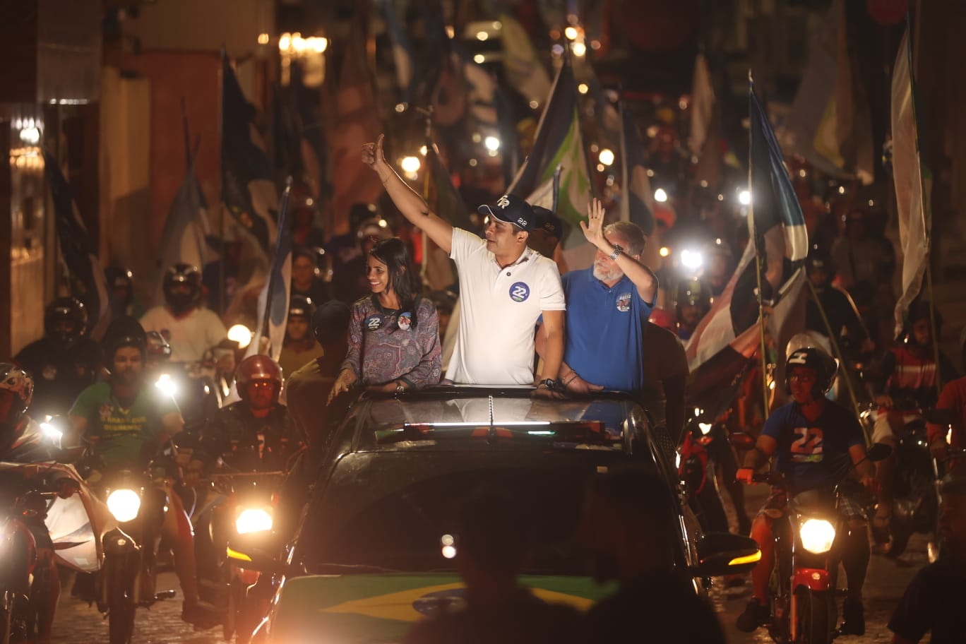 Fernando Rodolfo comandou carreata no bairro do Salgado, mais populoso de Caruaru