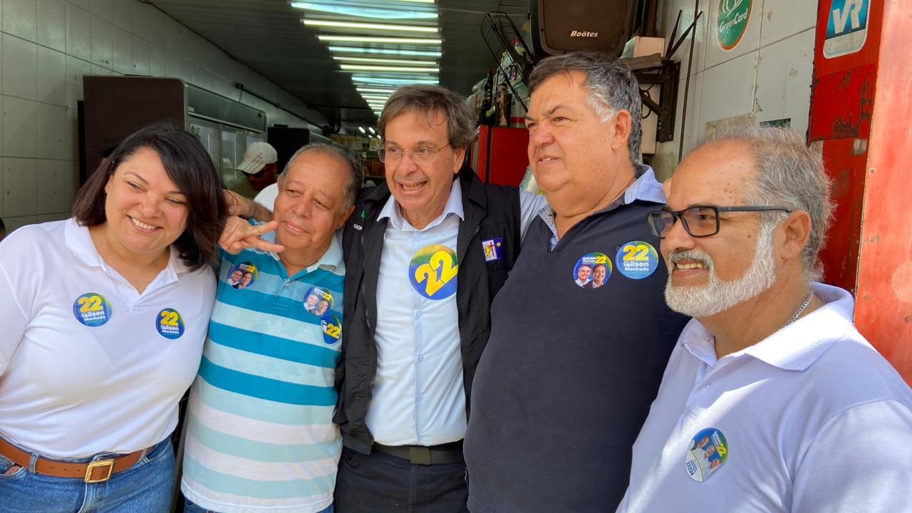 Gilson Machado e sua vice Leninha visitaram a Feira de Affogados Foto Maril Junior Divulgação