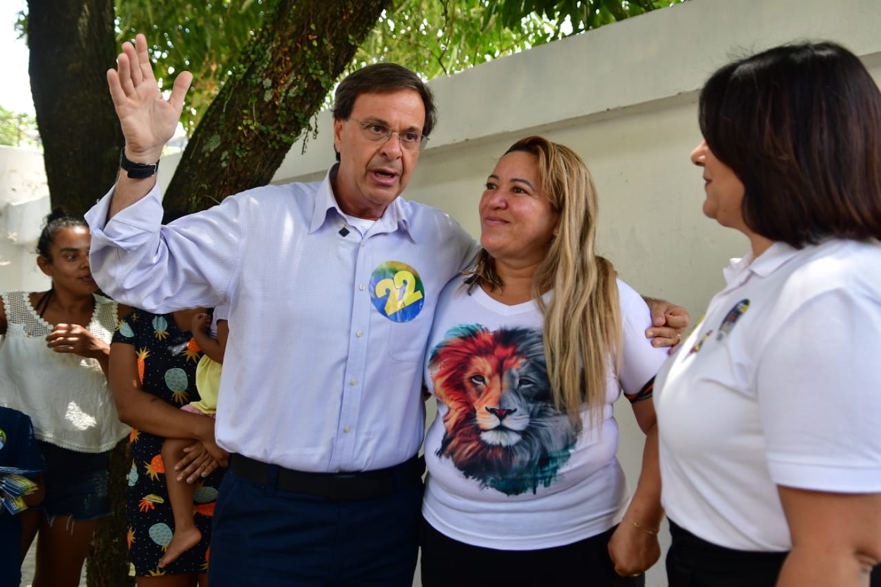 Gilson e sua vice, Leninha, visitaram centro de apoio a crianças com microcefalia e câncer Foto Ademar Filho Divulgação