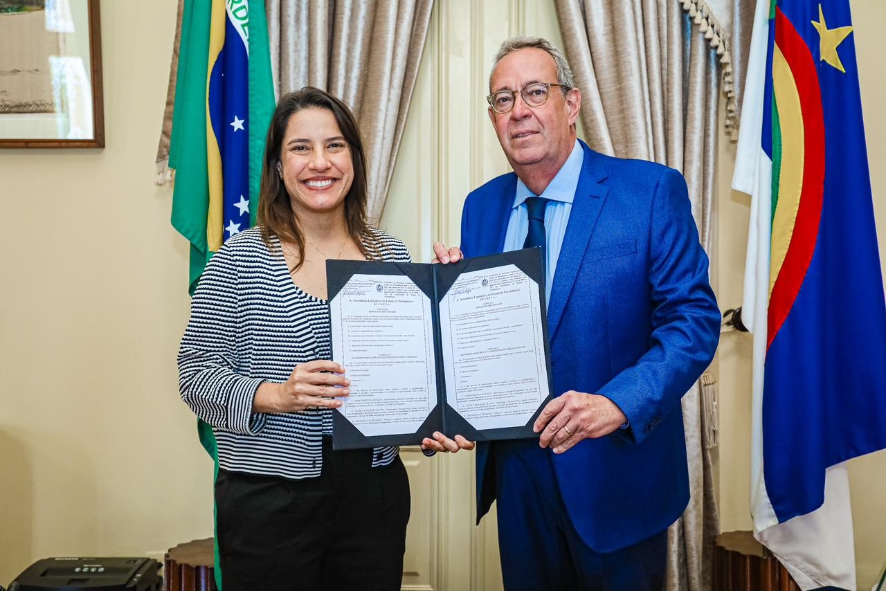 Governadora Raquel Lyra sancionou a LDO ao lado de Álvaro Porto Foto Janaina Pepeu Secom