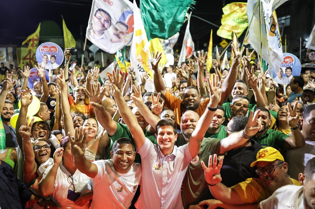 João Campos comandou caminhada com candidatos a vereador e militância na Várzea Foto Rodolfo Loepert Divulgação