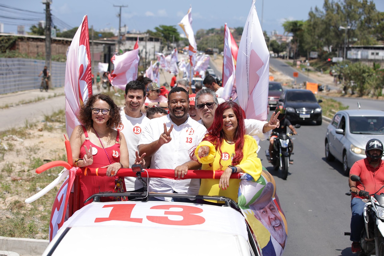 Luciana Santos, Gleide Ângelo e Carlos Veras participaram da Carreata com Vinícius e Celso Muniz