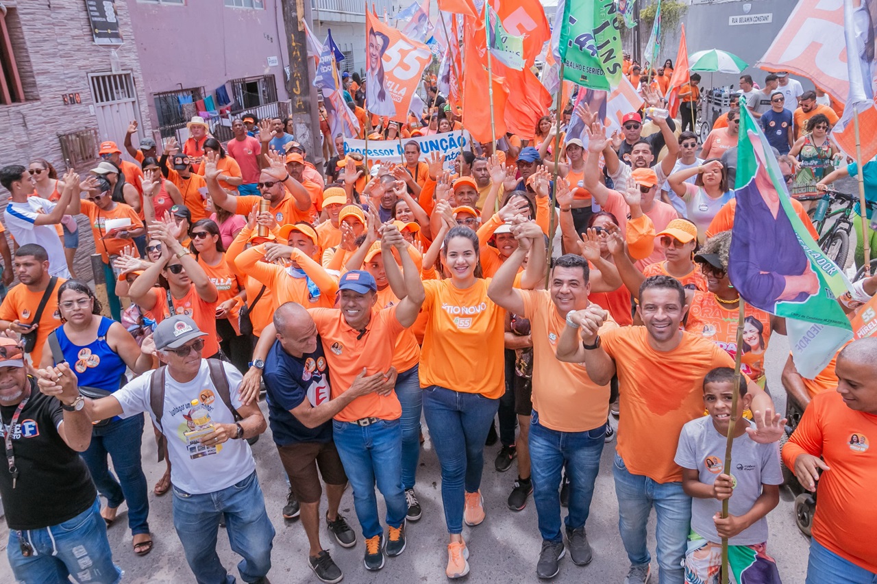 Mirella comandou caminha pelas ruas de Aguazinha. em Olinda