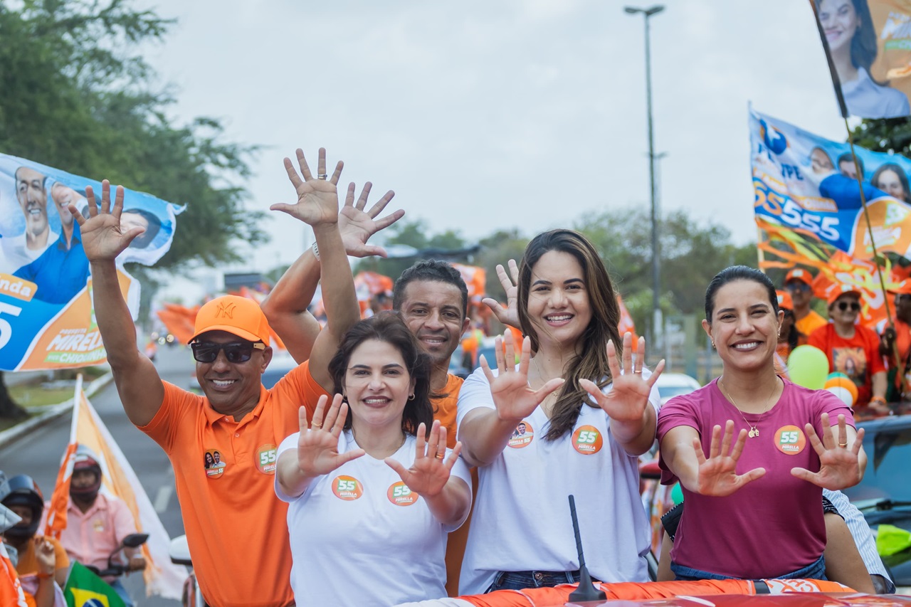 Mirella contou com o apoio de Raquel e de Priscila durante a carreata Foto Hesíodo Góes PSDB