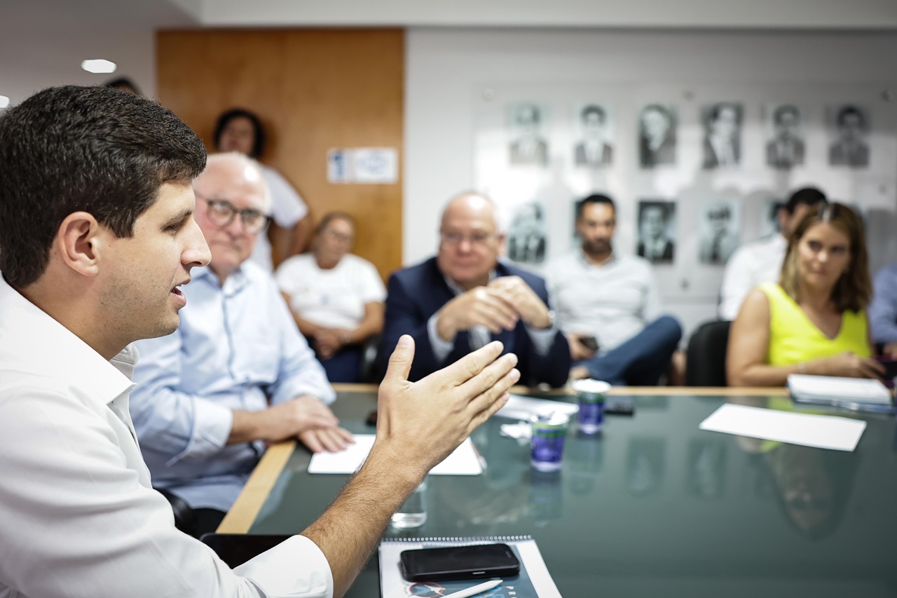 Na CDL, prefeito João Campos disse que adotará novas estratégias para incentivar a moradia Foto Rodolfo Loupert Frente popular