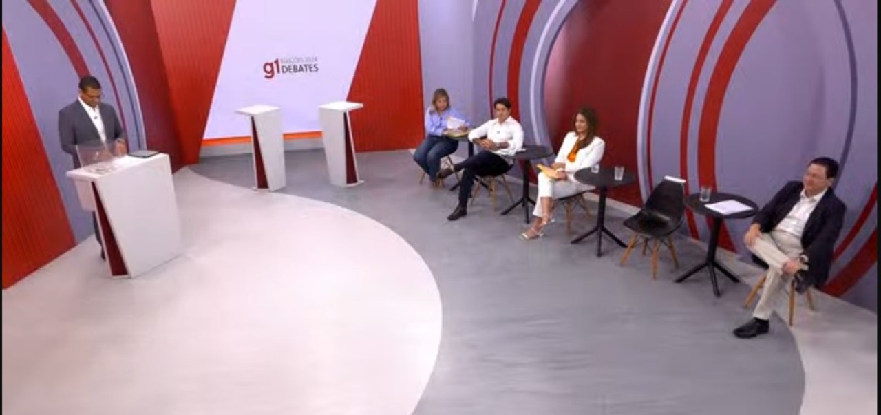 O debate entre os candidatos de Olinda teve troca de acusações e cadeira vazia