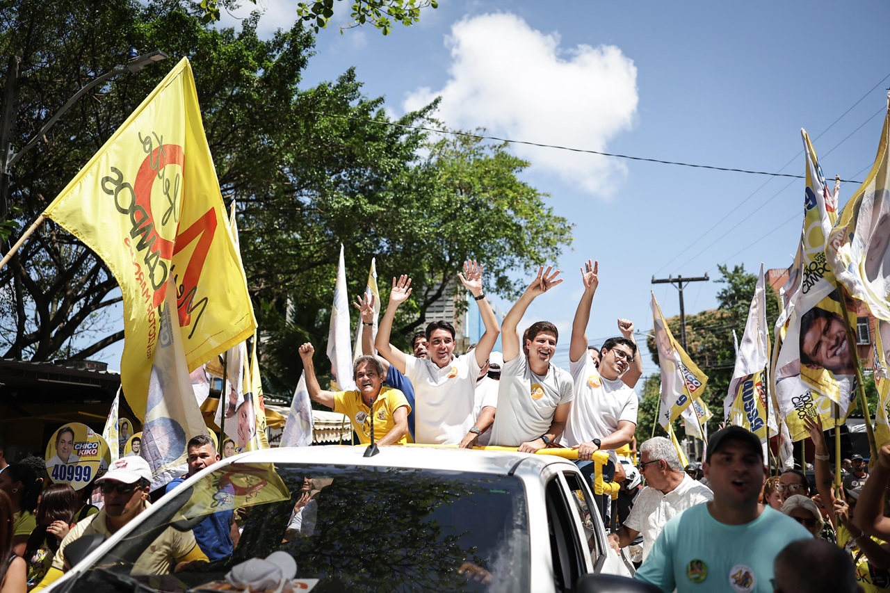 O ministro Silvio Costa Filho participou da carreata com João Campos no Recife