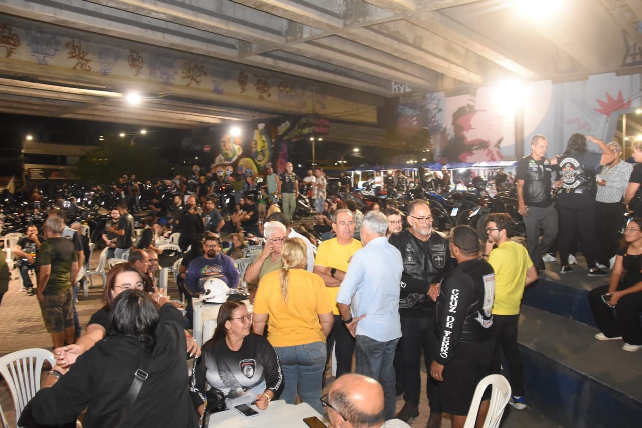 Prefeito e candidato à reeleição, Mano Medeiros esteve no Quarta Biker, em Jaboatão Foto Divulgação