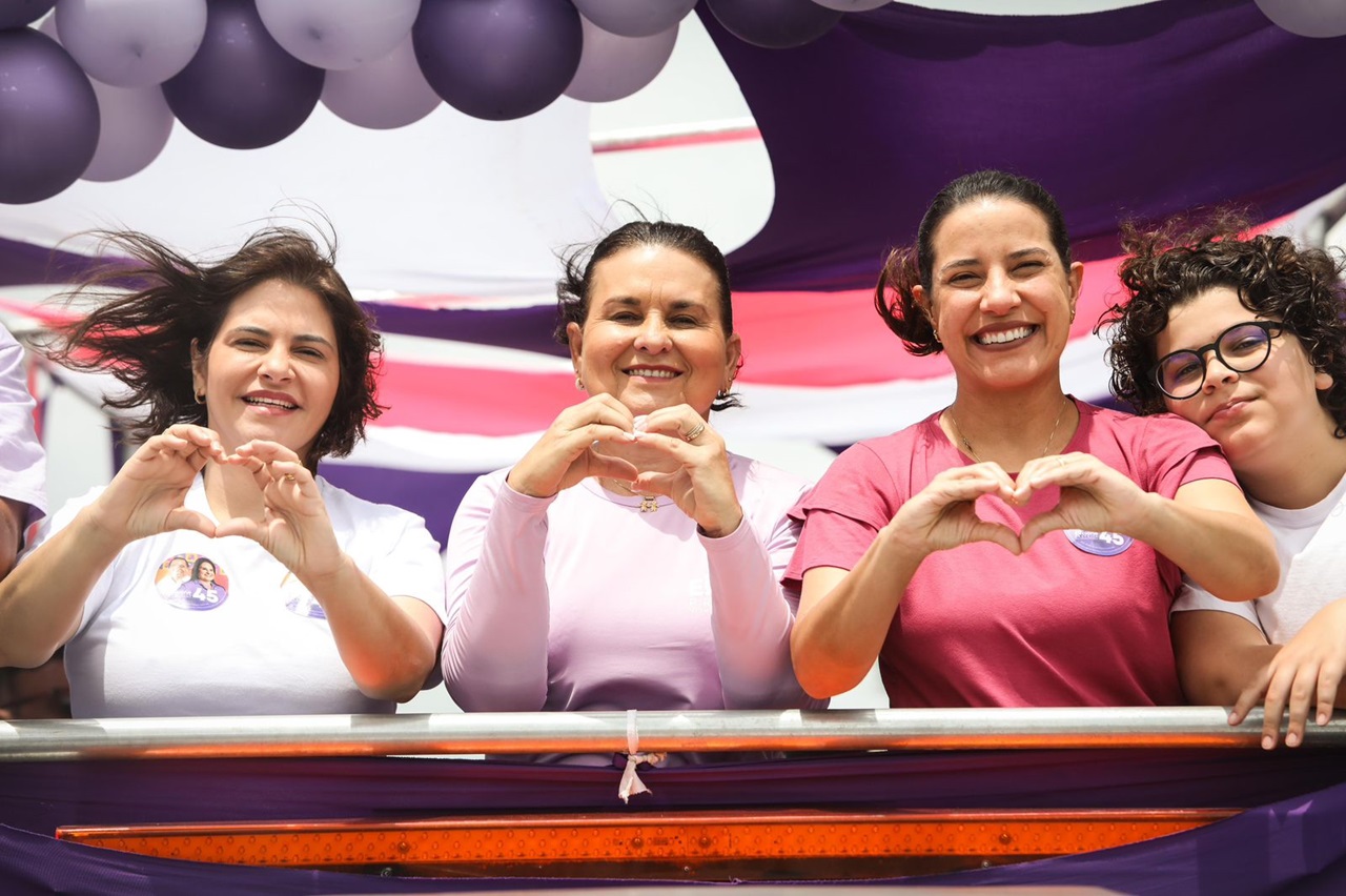 Professor Elcione, Raquel e Priscila percorreram as ruas de Igarassu neste domingo Foto Hesíodo Góes PSDB