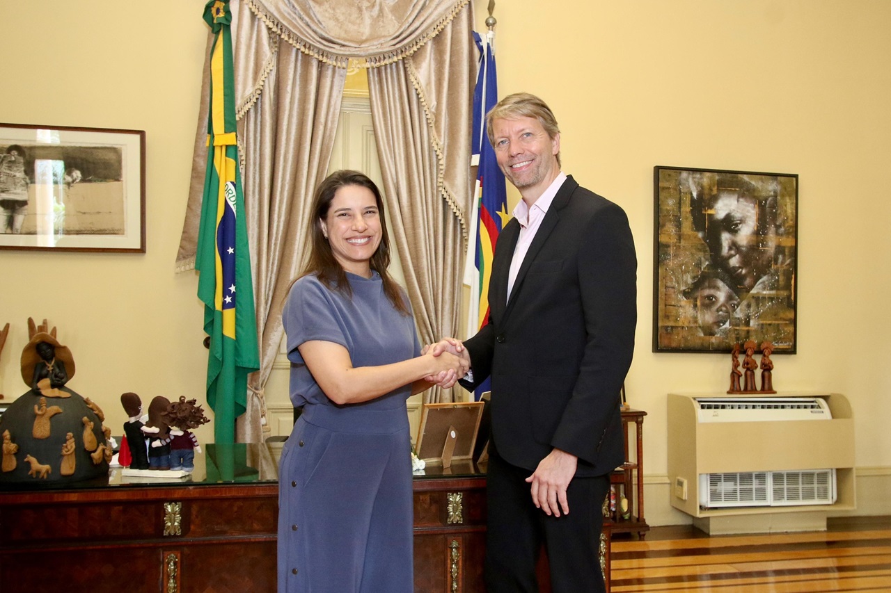 Raquel Lyra recebeu Jerome Cadier, da Latam, para anunciar notas rotas da Latam para Pernambuco Foto Ed Machado Secom